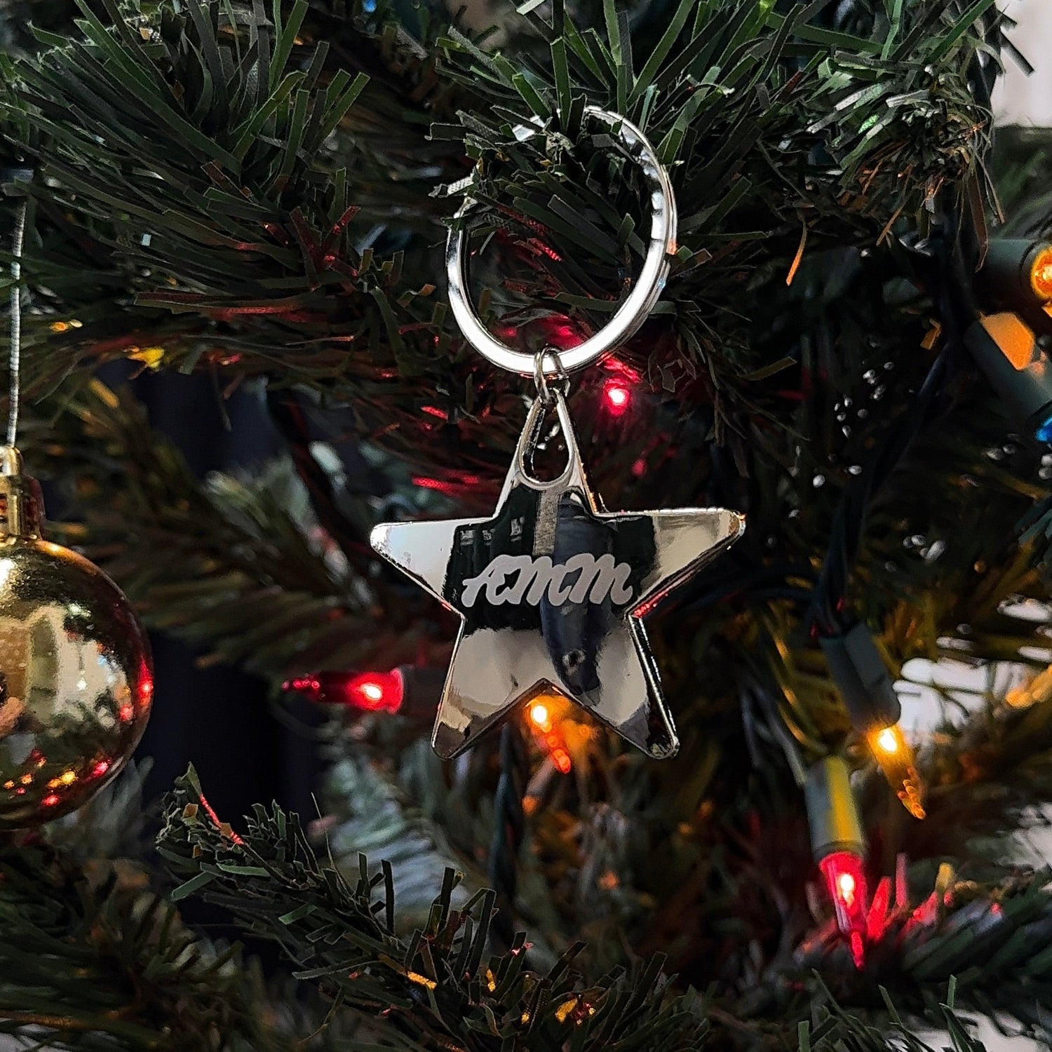 Star-shaped keychain with "AMM" engraved